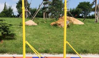 标准的羽毛球架多高 羽毛球网的高度是多少离地面的距离是多少